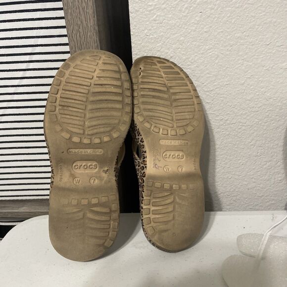 Crocs Leopard Cheetah Print Wedge Strappy Slides Sandals Size 7 - Picture 10 of 10